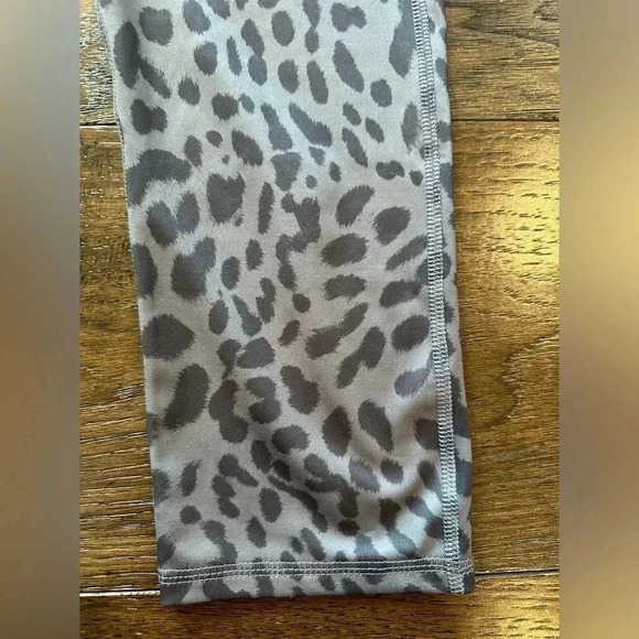 ADRIENNE VITTADINI Gray Cheetah High Waist Leggings Yoga Pants -Women's Small - Picture 2 of 5